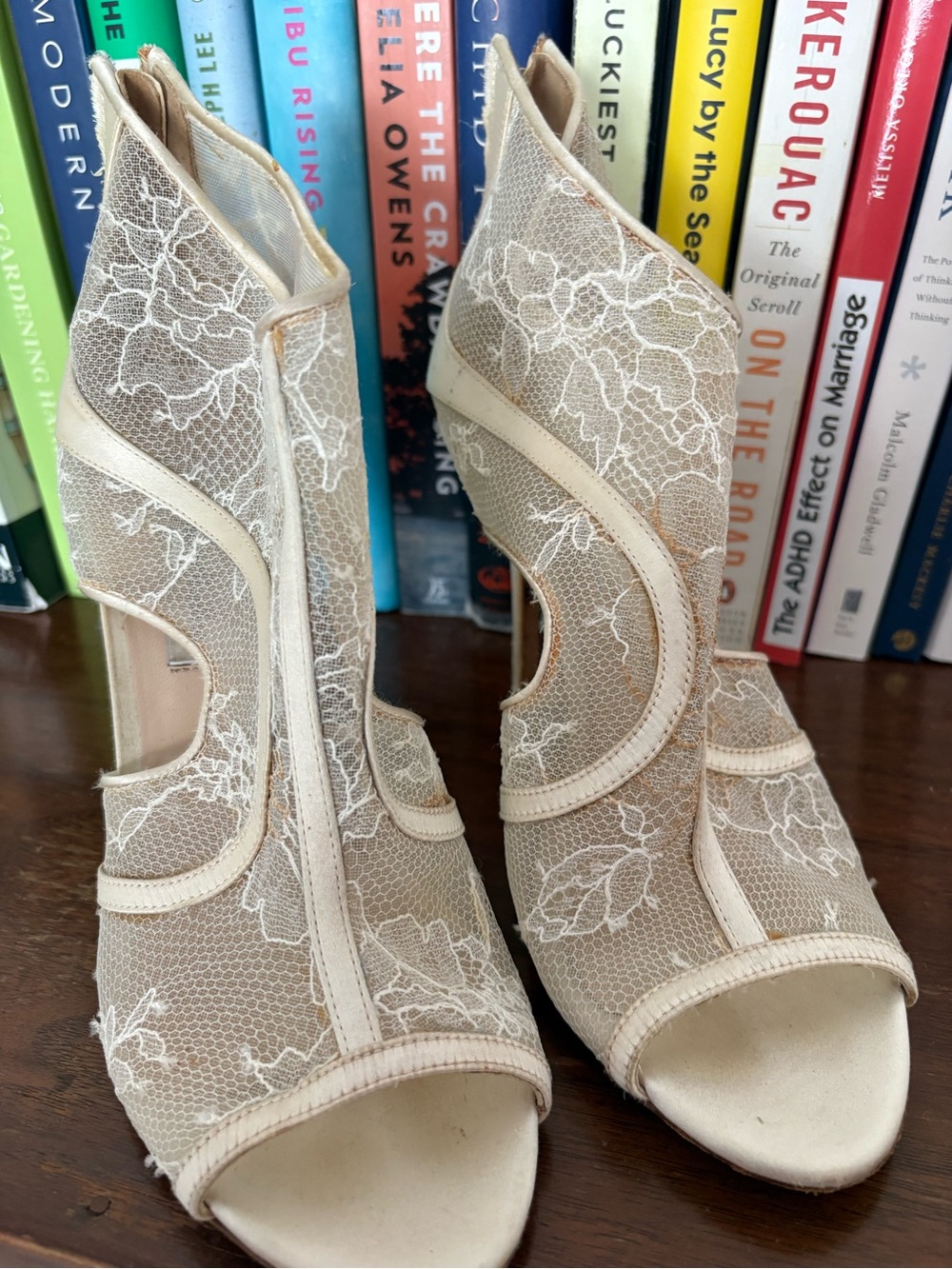 Monique Lhuillier Cream Lace Peep-Toe Heeled Booties Sz. 39
